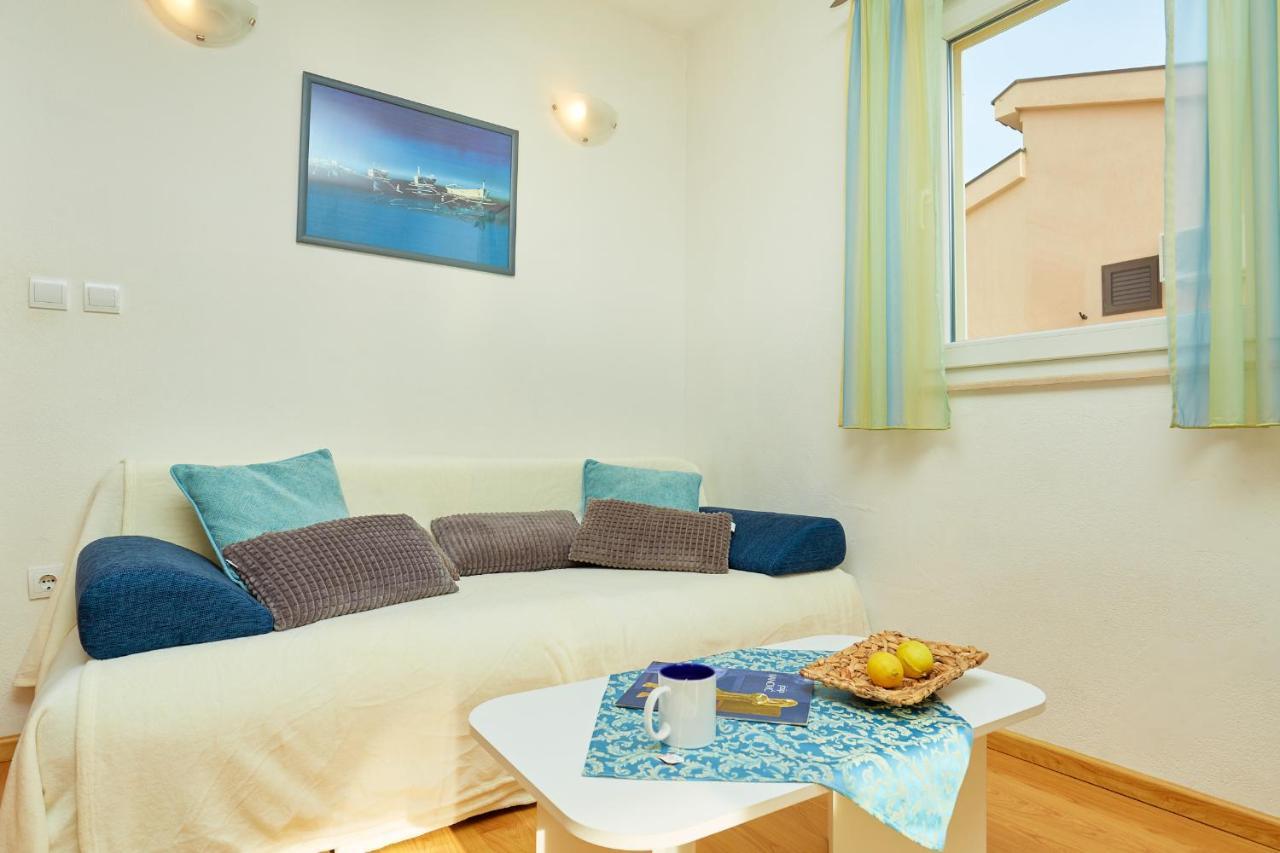Apartments Zelic Tucepi Phòng bức ảnh