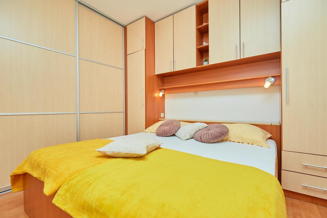 Apartments Zelic Tucepi Phòng bức ảnh