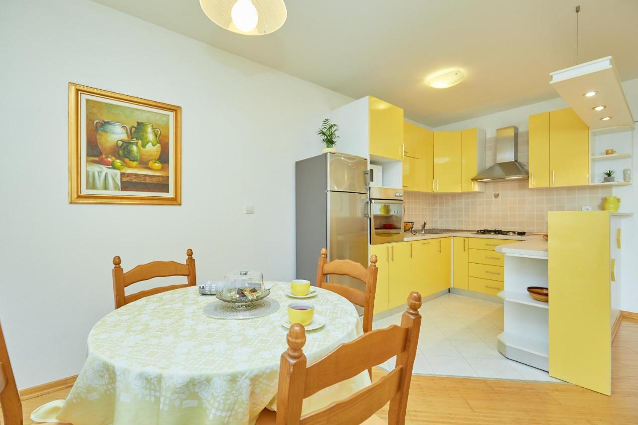Apartments Zelic Tucepi Phòng bức ảnh