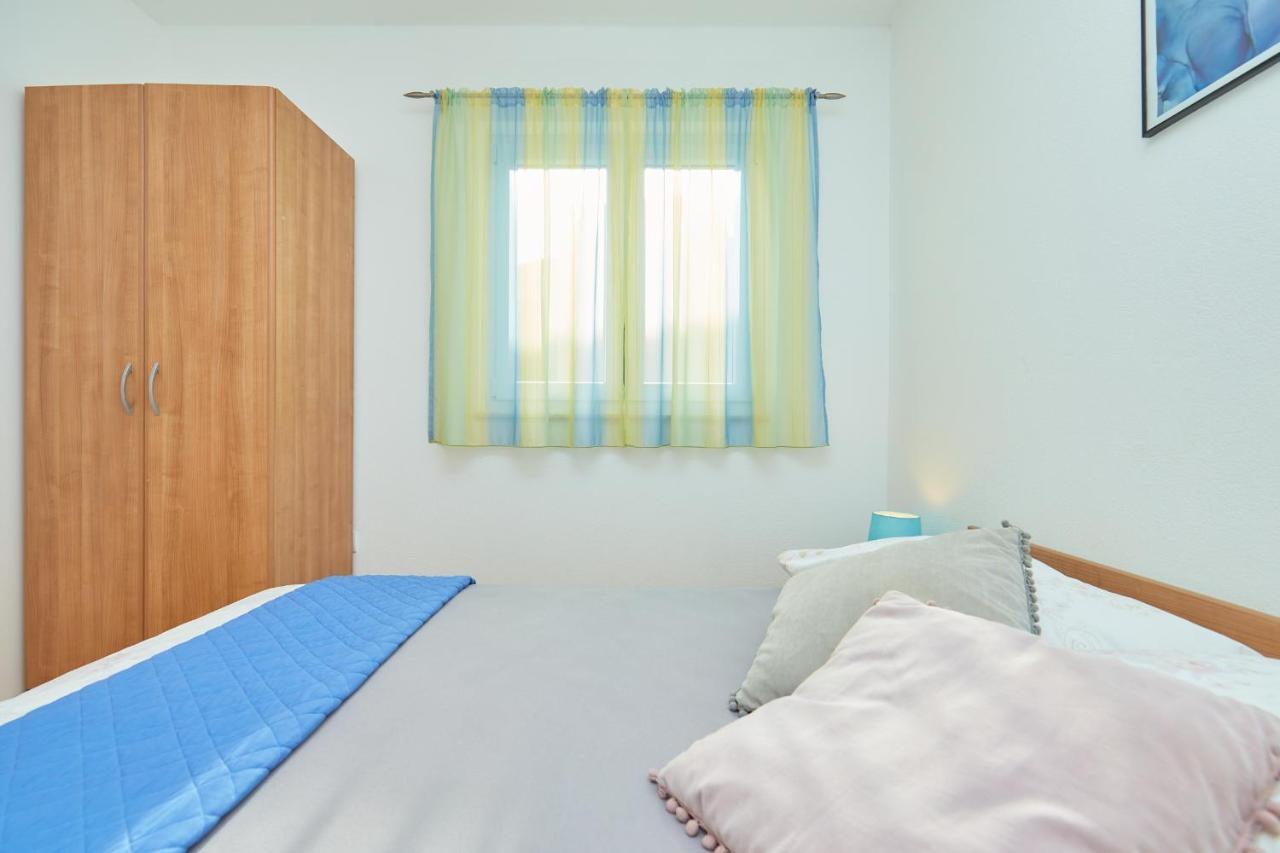 Apartments Zelic Tucepi Phòng bức ảnh