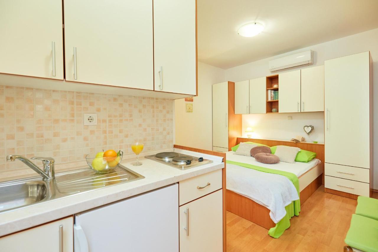 Apartments Zelic Tucepi Phòng bức ảnh