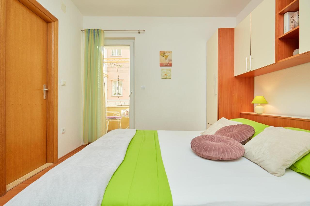 Apartments Zelic Tucepi Phòng bức ảnh