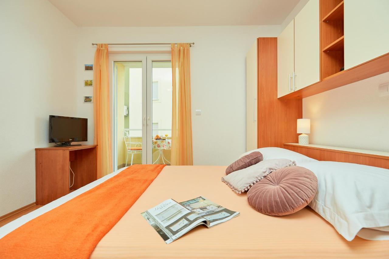 Apartments Zelic Tucepi Phòng bức ảnh