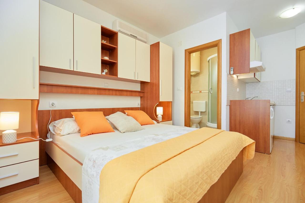 Apartments Zelic Tucepi Phòng bức ảnh