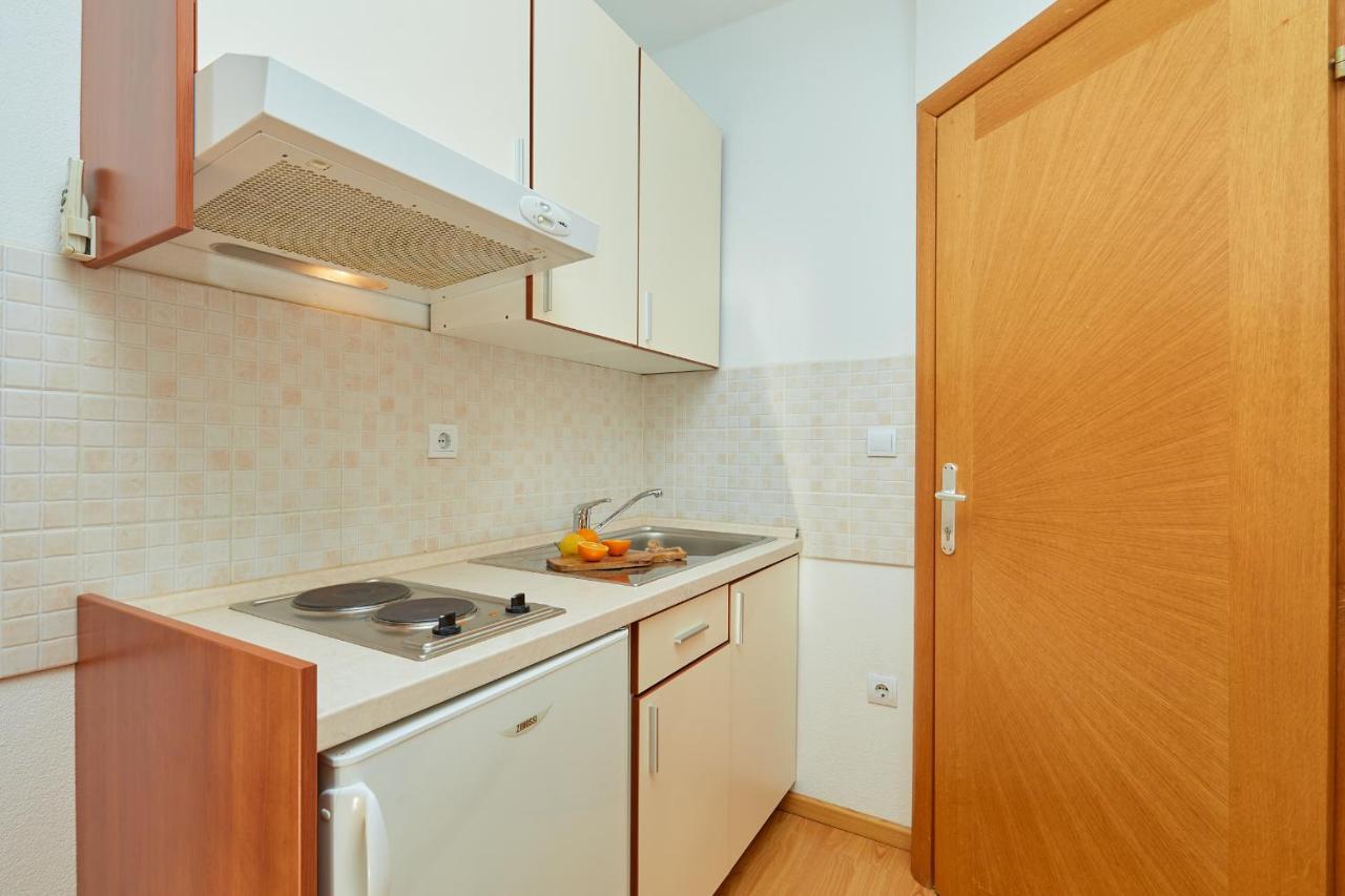 Apartments Zelic Tucepi Phòng bức ảnh