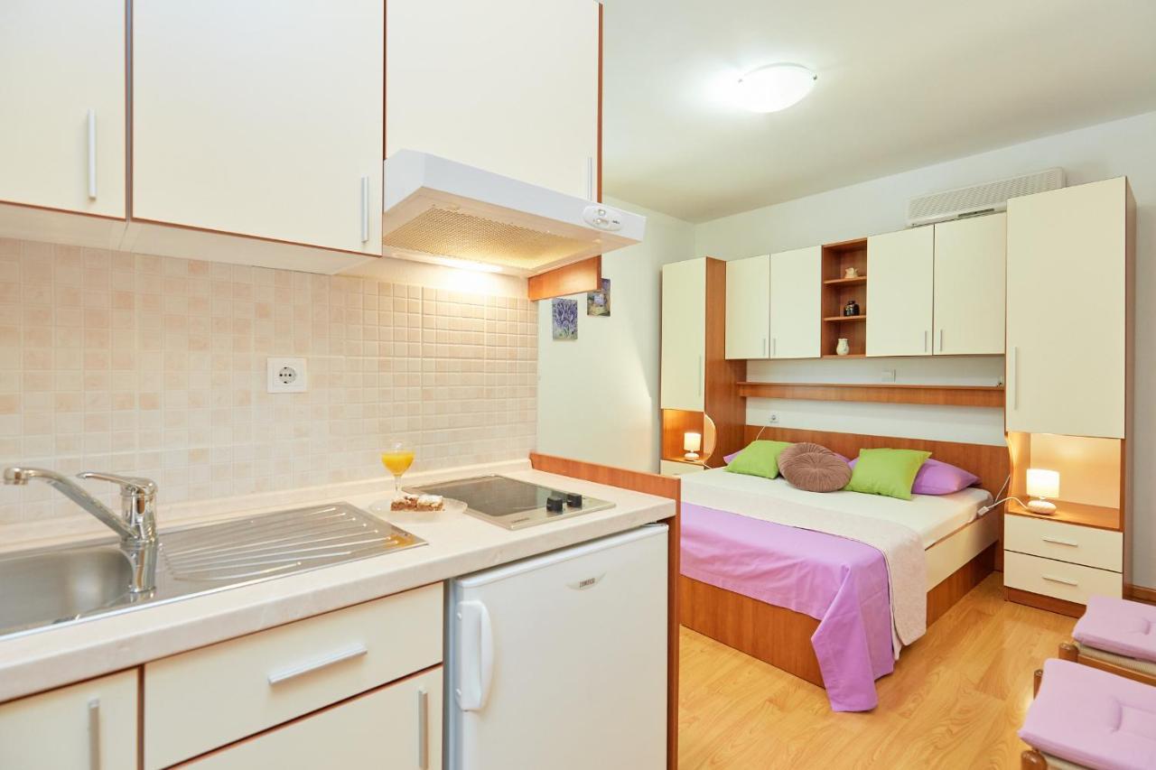 Apartments Zelic Tucepi Phòng bức ảnh
