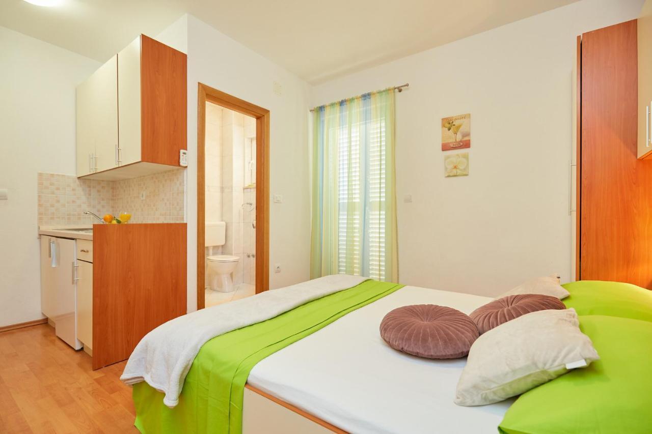 Apartments Zelic Tucepi Phòng bức ảnh