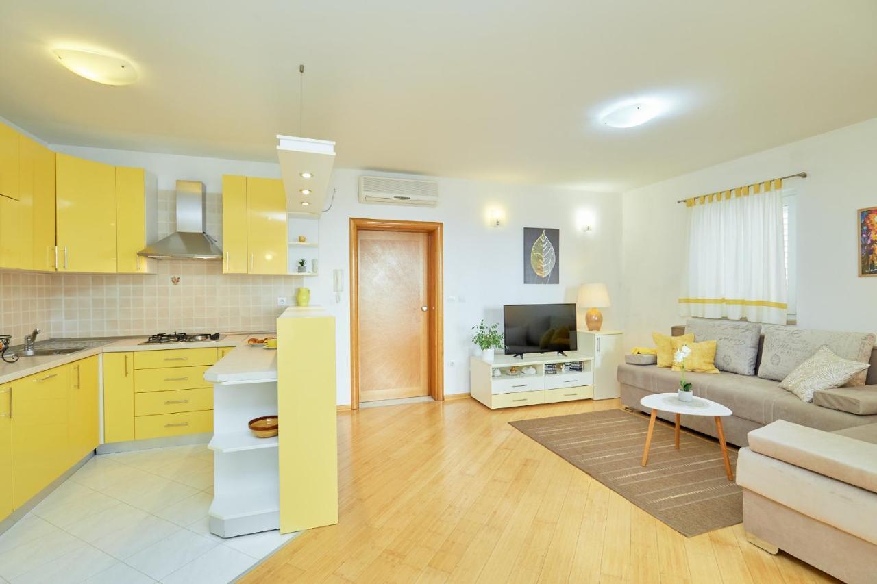 Apartments Zelic Tucepi Ngoại thất bức ảnh